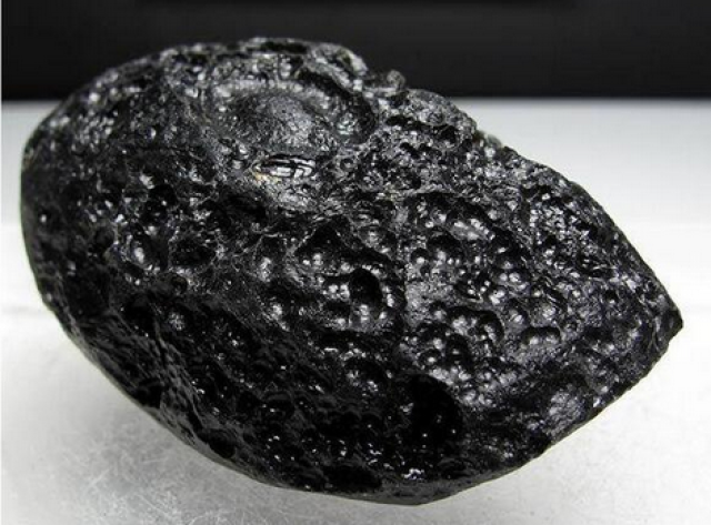 甘肃发现的火星陨石切体中金属物质发现有正负极及电压
